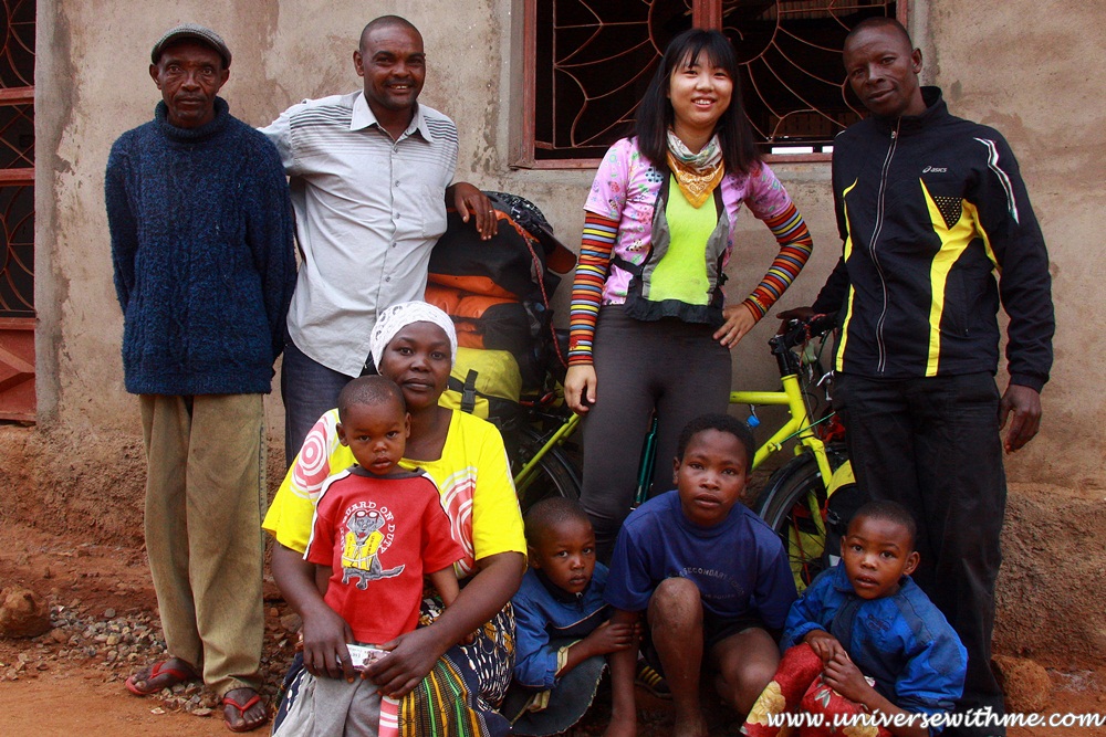 (Tanzania) Cycling on hills with a shower to Kilimanjaro’s city