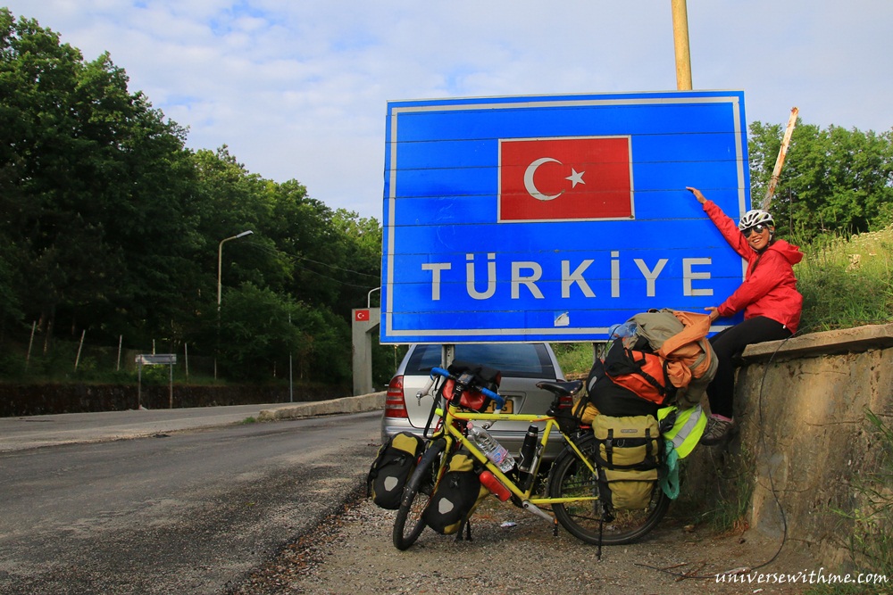 (Turkey) Finally I step on Asia + Traveling with mom in Europe for two weeks.