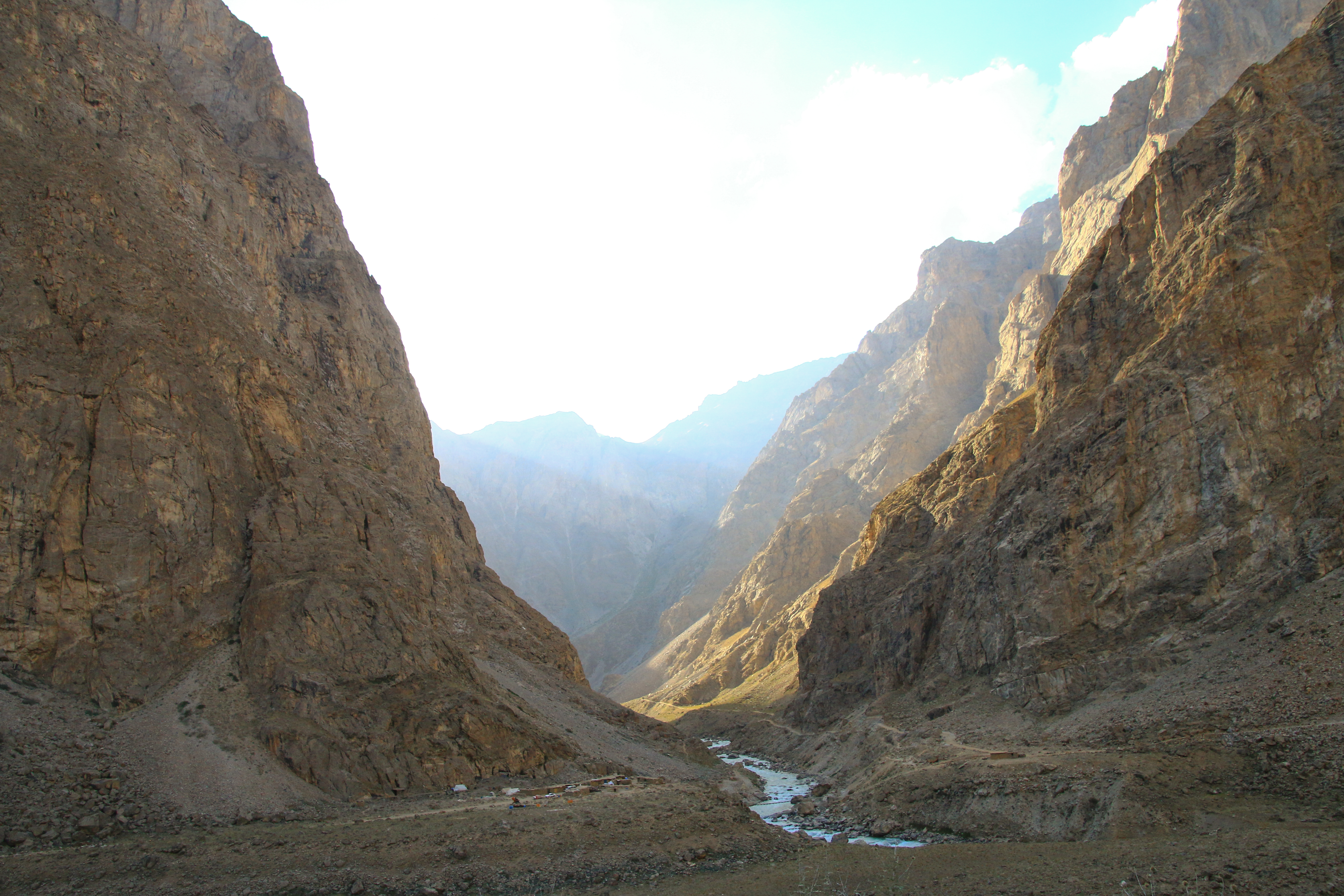 (Tajikistan) Cycling just across Afghanistan and greeting to Afghan People!